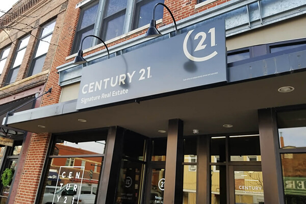 Century 21 Gooseneck Lighted Sign