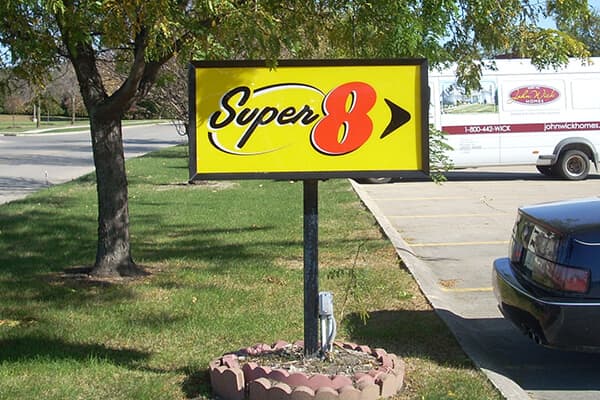 Hospitality Super 8 Directional